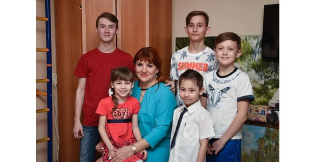 Почтальон Людмила Котельникова и ее материнское счастье